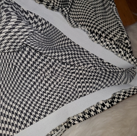 Urban Outfitters Optical Illusion Houndstooth Skirt With Slit - Picture 5 of 11